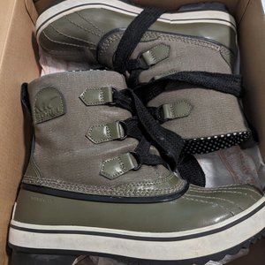 Sorel Women's Waterproof boots - olive green and navy polka dot - size 7.5